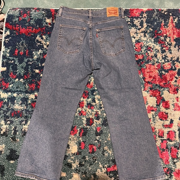 Levi’s high waisted crop flare Jean - Picture 3 of 3